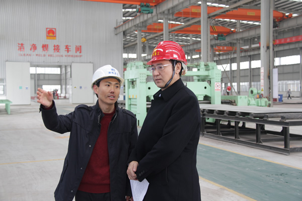 平顶山市委副书记、市长张国伟在舞钢市长白立凡陪同下莅临香港宝典免费大全视察指导工作 